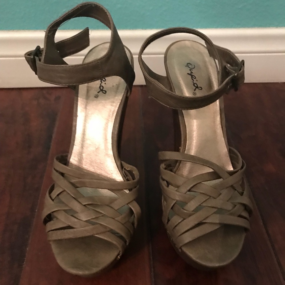 Brown strappy pumps